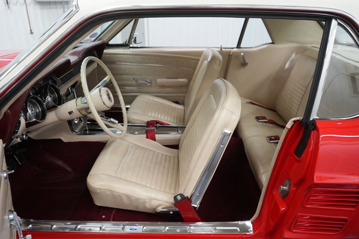 Ford-Mustang-GT-Style-1967-Coupe-36