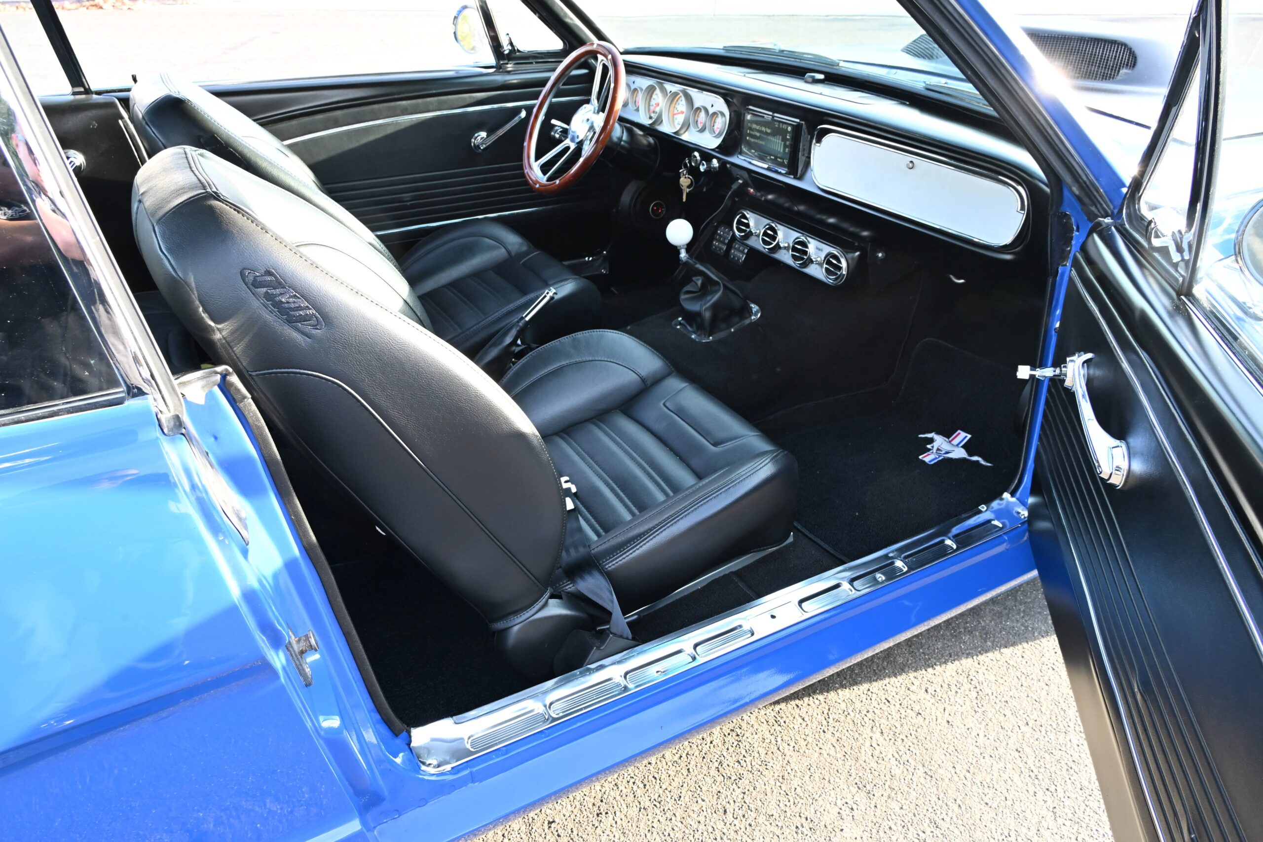 Ford-Mustang-cobra-coupe-1966-Blue-Black-35