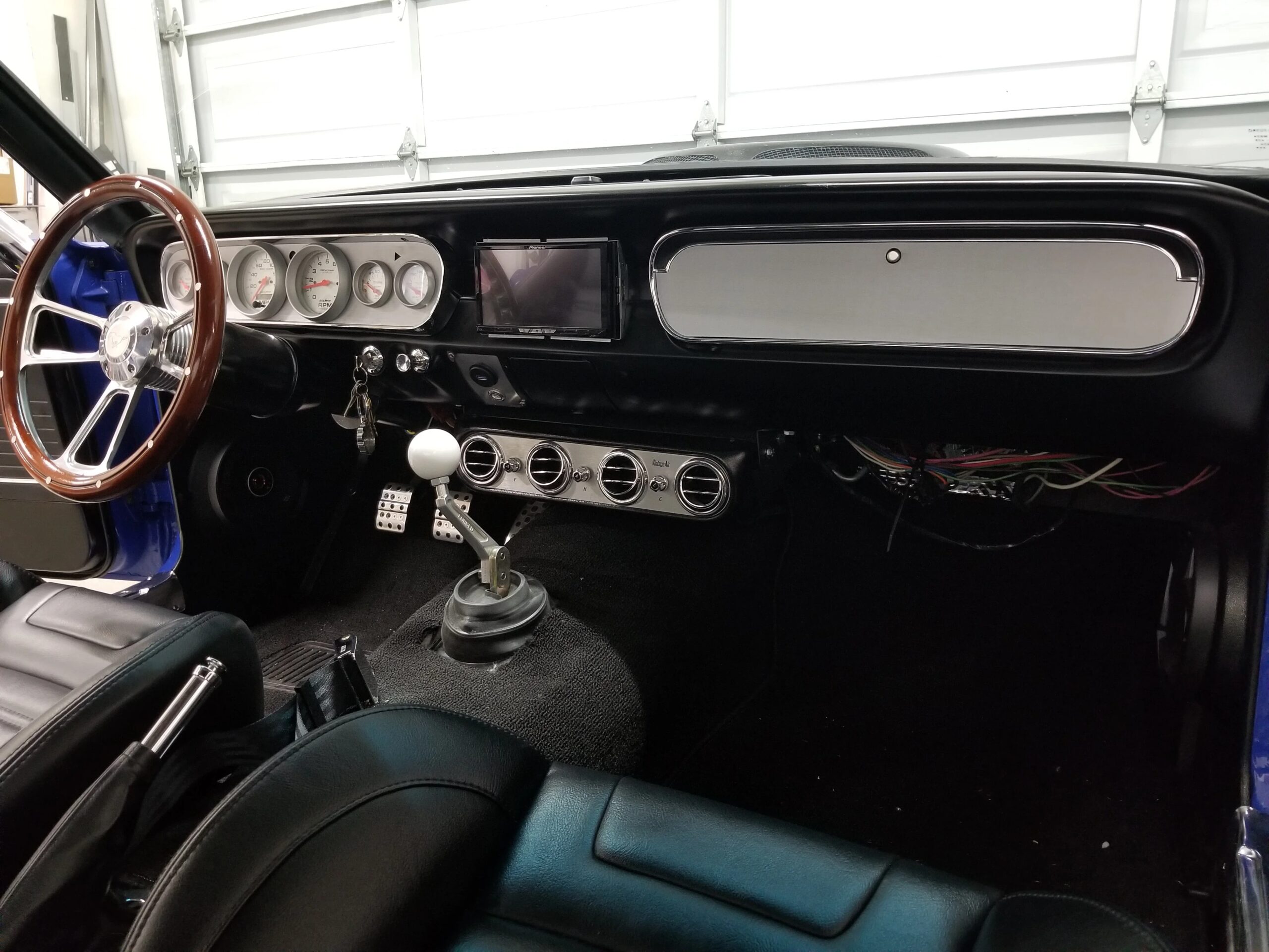 Ford-Mustang-cobra-coupe-1966-Blue-Black-73