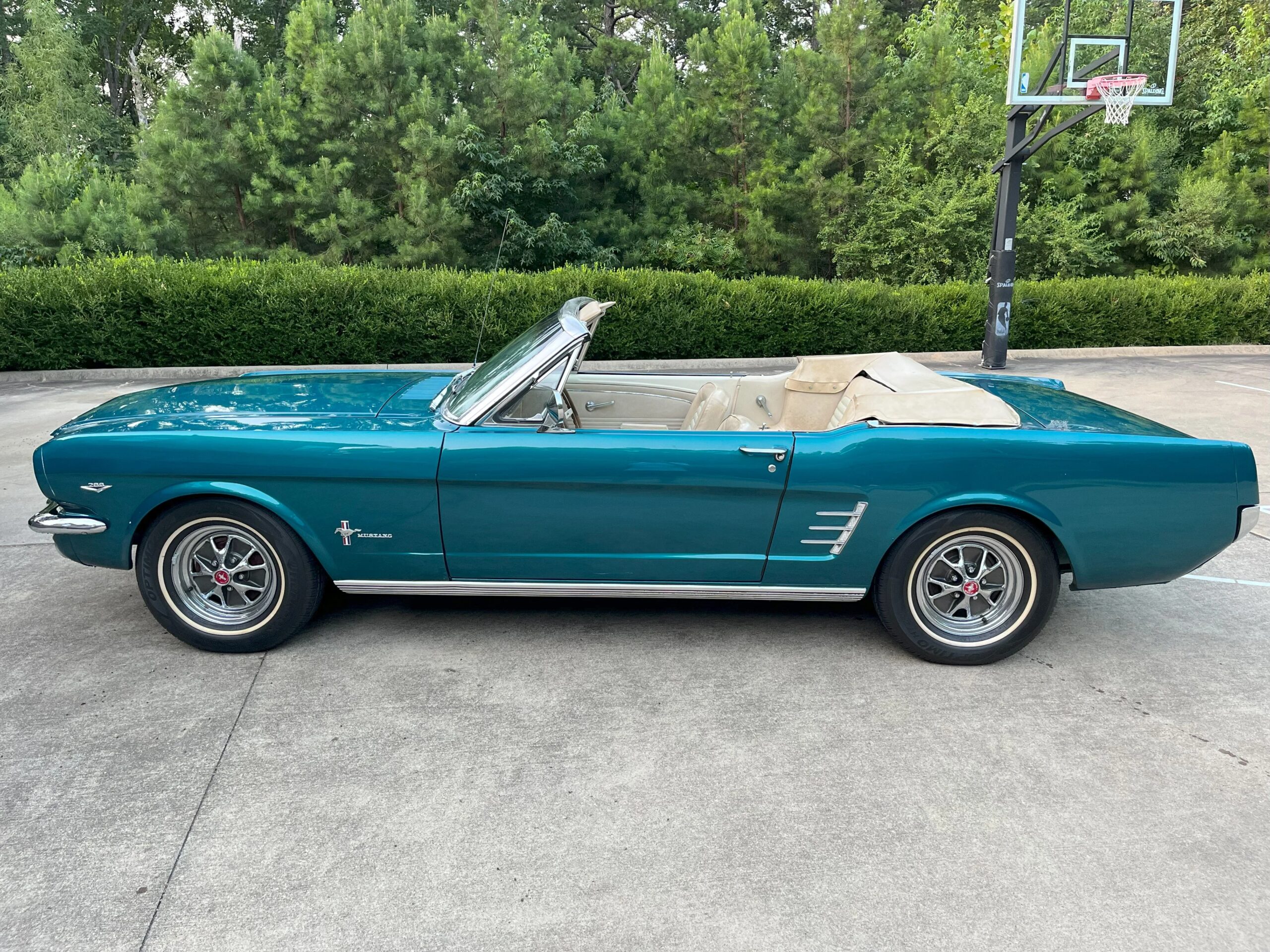 Ford-Mustang-convertible-1966-Green-Beige-1