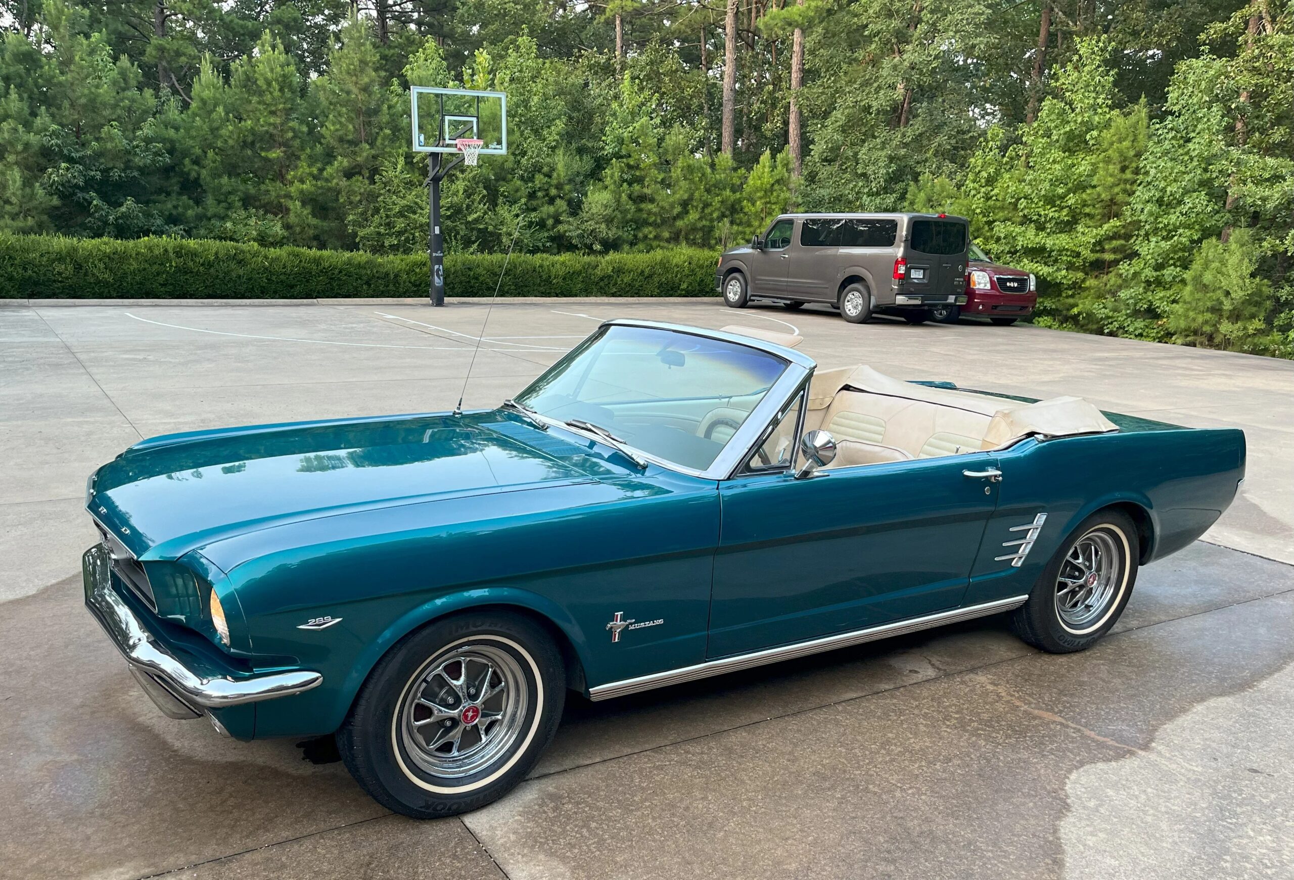 Ford-Mustang-convertible-1966-Green-Beige-2