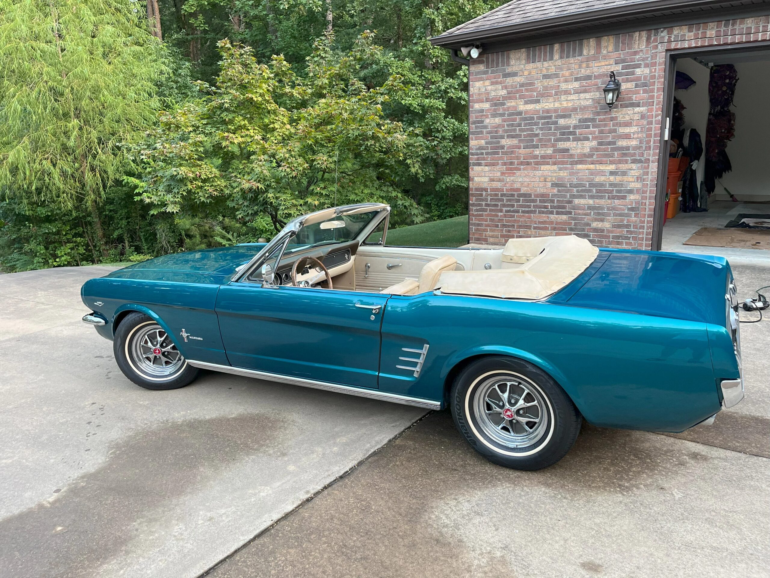 Ford-Mustang-convertible-1966-Green-Beige-7