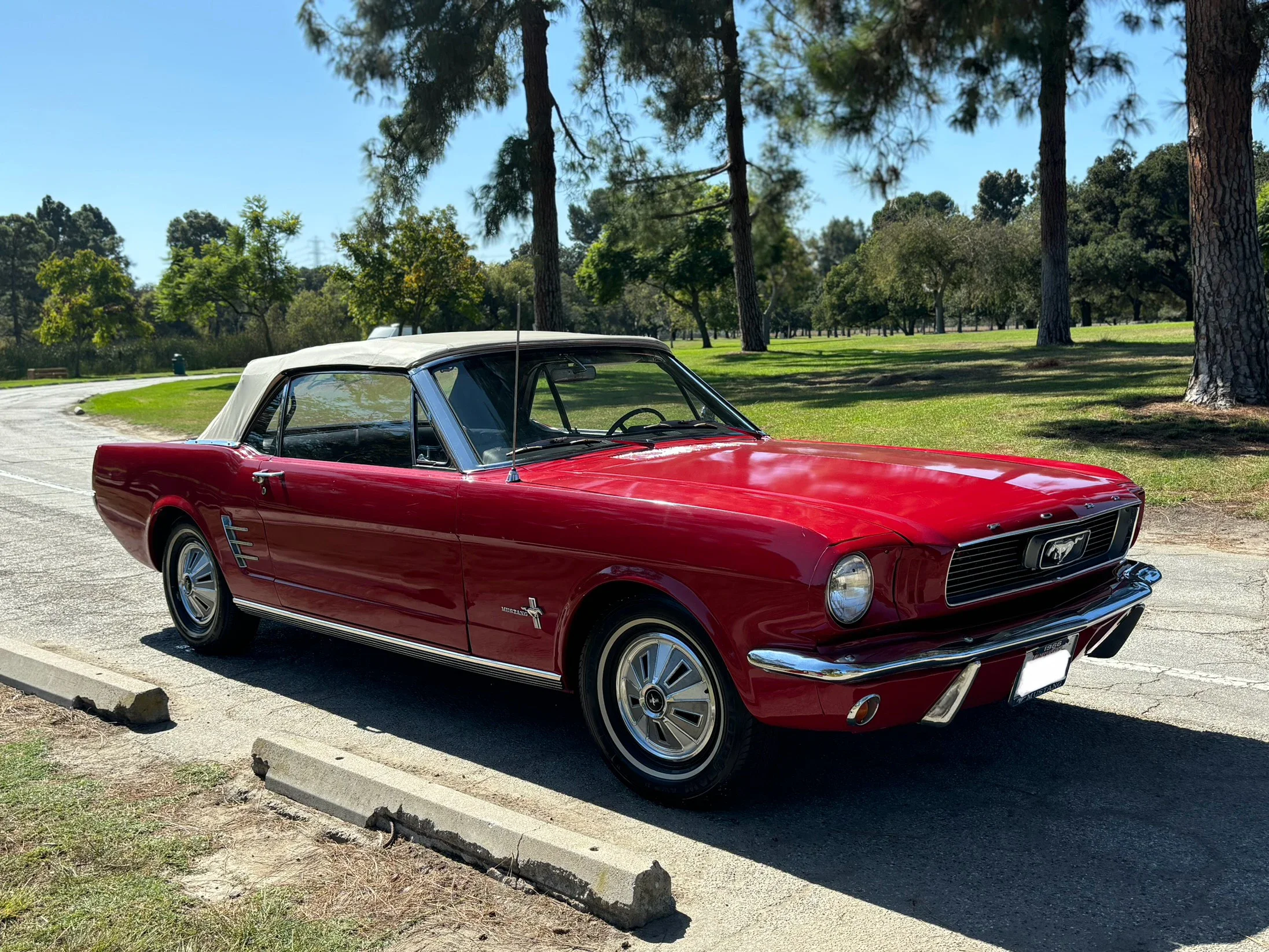 Ford-Mustang-convertible-1966-Red-Black-1
