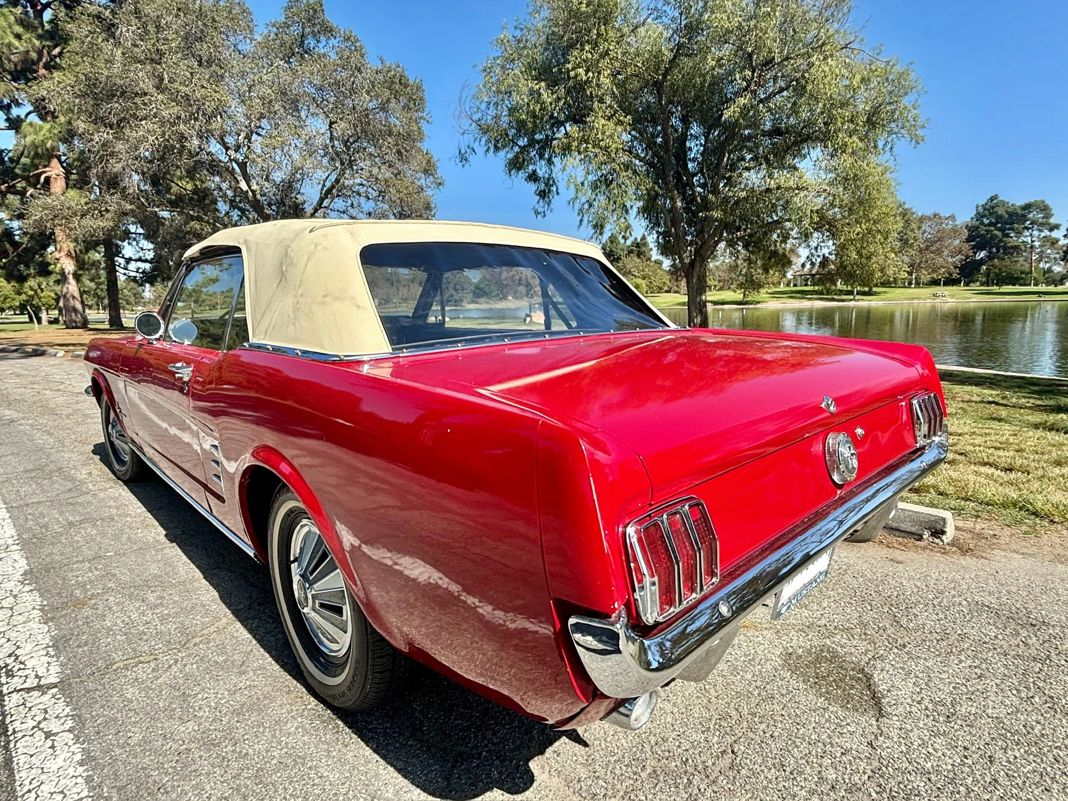 Ford-Mustang-convertible-1966-Red-Black-16