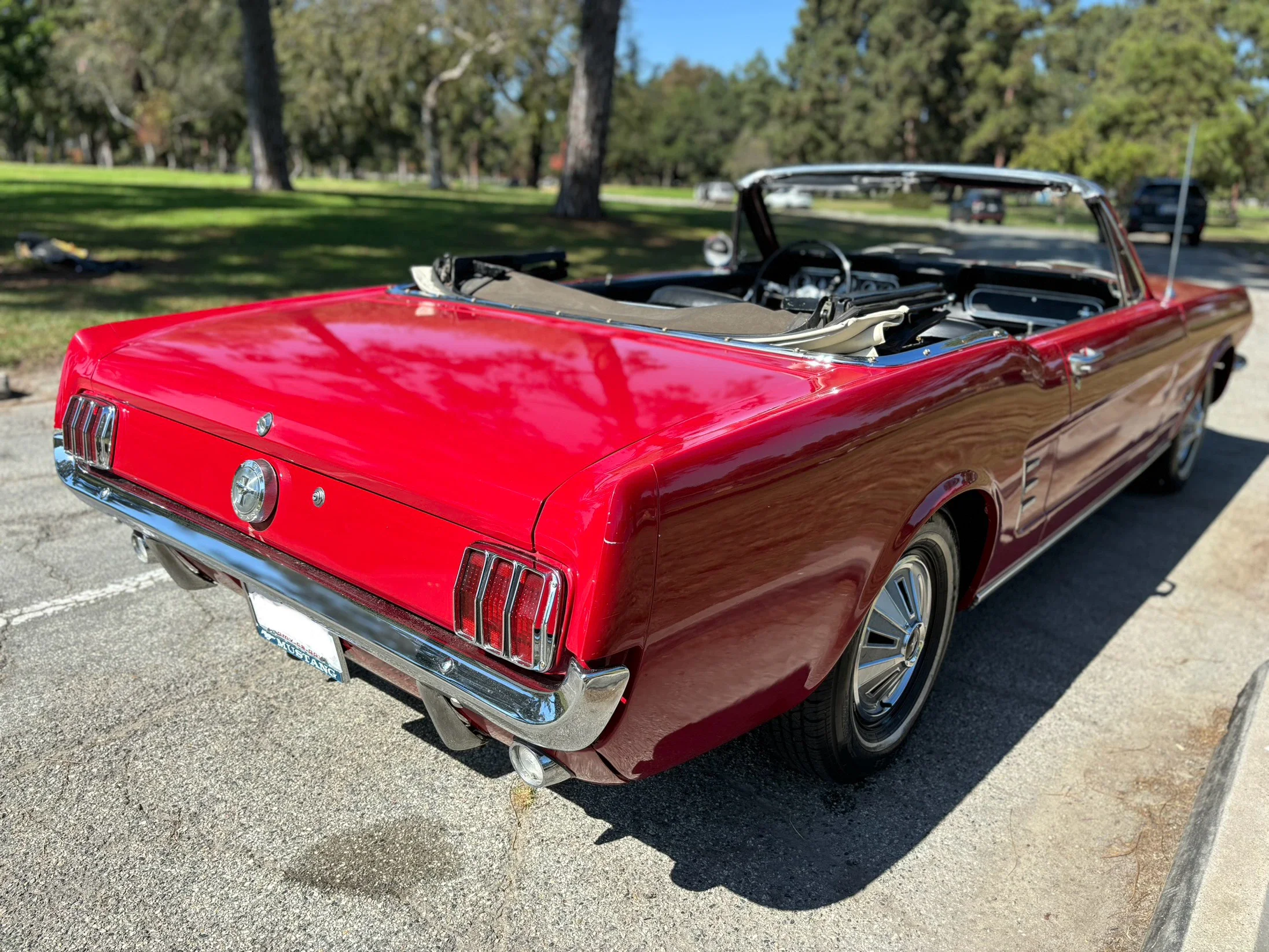 Ford-Mustang-convertible-1966-Red-Black-2