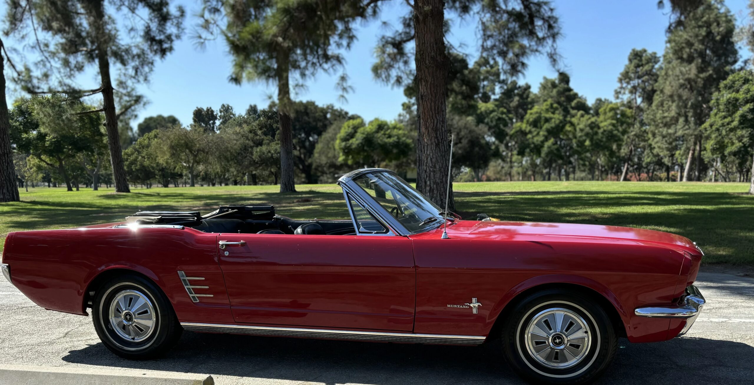 Ford-Mustang-convertible-1966-Red-Black