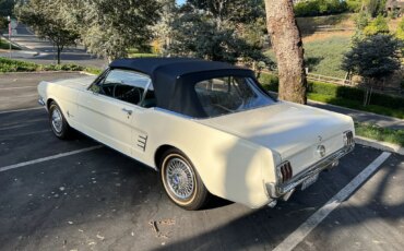 Ford-Mustang-convertible-1966-White-Turquoise-10