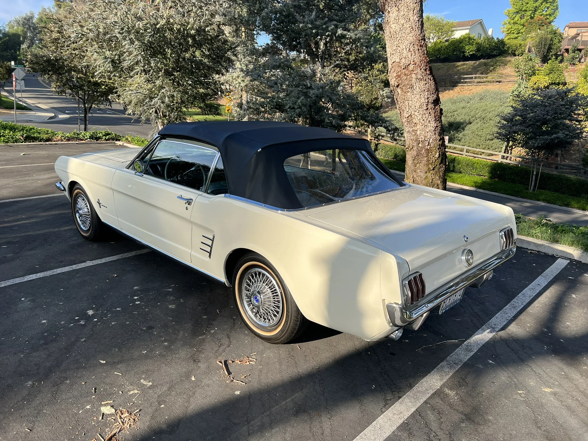 Ford-Mustang-convertible-1966-White-Turquoise-10
