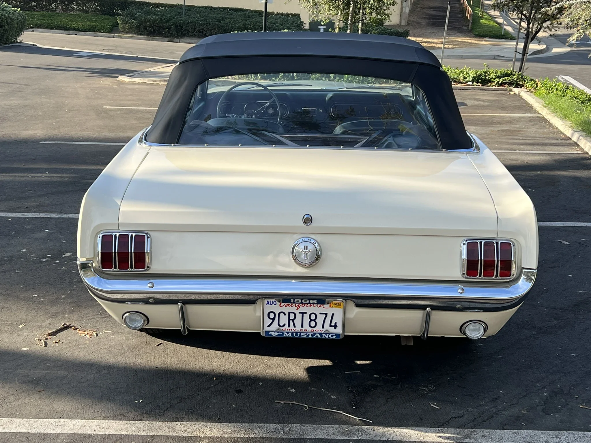 Ford-Mustang-convertible-1966-White-Turquoise-11