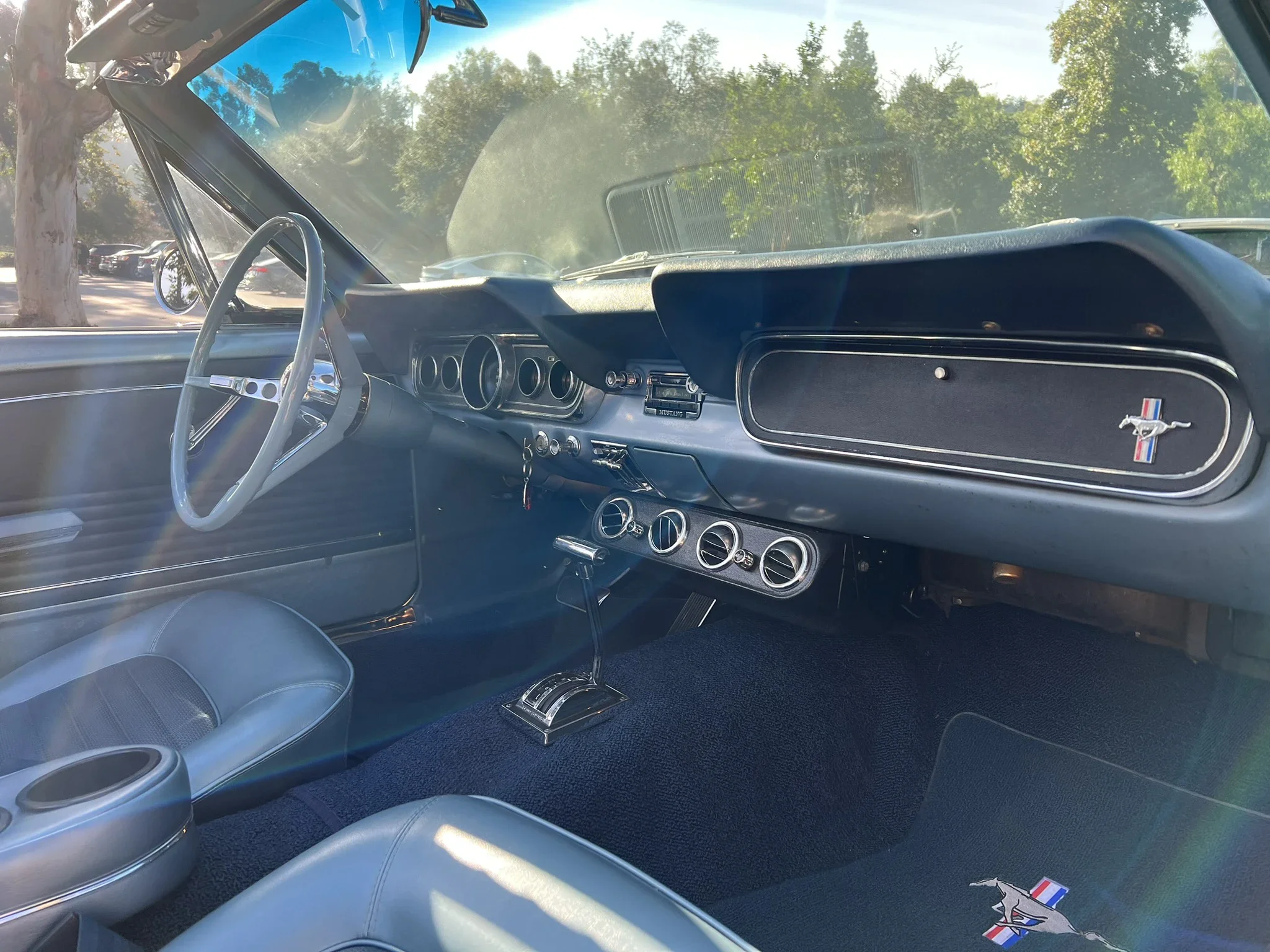 Ford-Mustang-convertible-1966-White-Turquoise-15