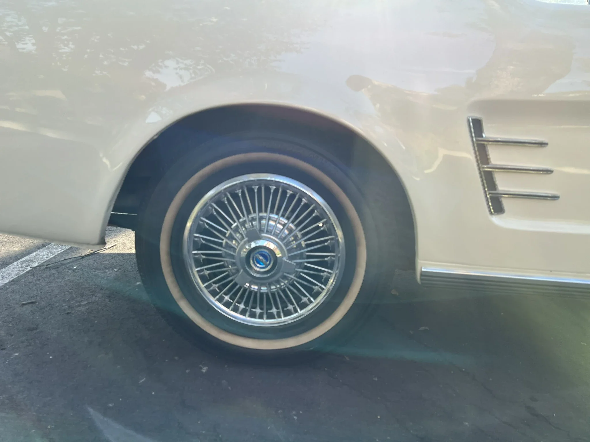 Ford-Mustang-convertible-1966-White-Turquoise-21