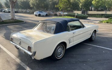 Ford-Mustang-convertible-1966-White-Turquoise-22