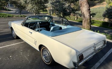 Ford-Mustang-convertible-1966-White-Turquoise-3