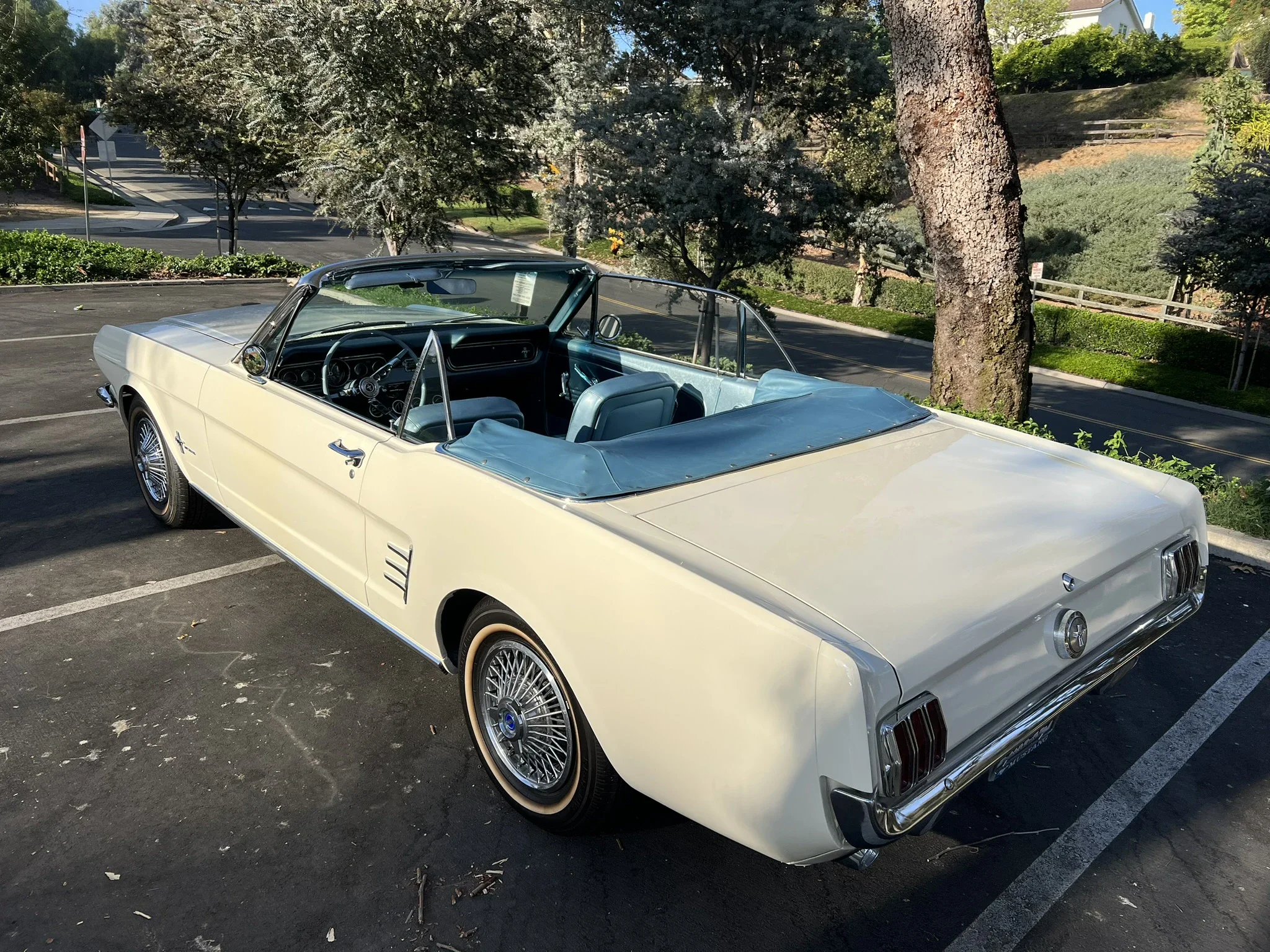 Ford-Mustang-convertible-1966-White-Turquoise-3