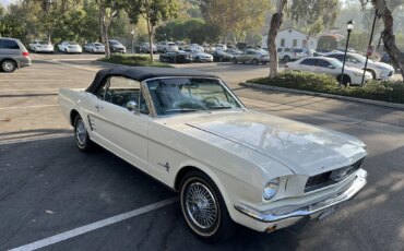 Ford-Mustang-convertible-1966-White-Turquoise