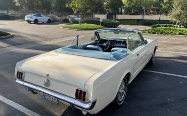 Ford-Mustang-convertible-1966-White-Turquoise-5
