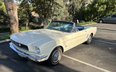 Ford-Mustang-convertible-1966-White-Turquoise-8