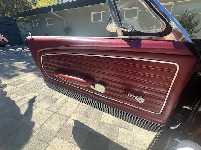 Ford-Mustang-convertible-1968-Black-Red-12
