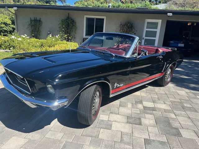 Ford-Mustang-convertible-1968-Black-Red-17