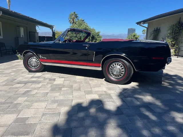 Ford-Mustang-convertible-1968-Black-Red