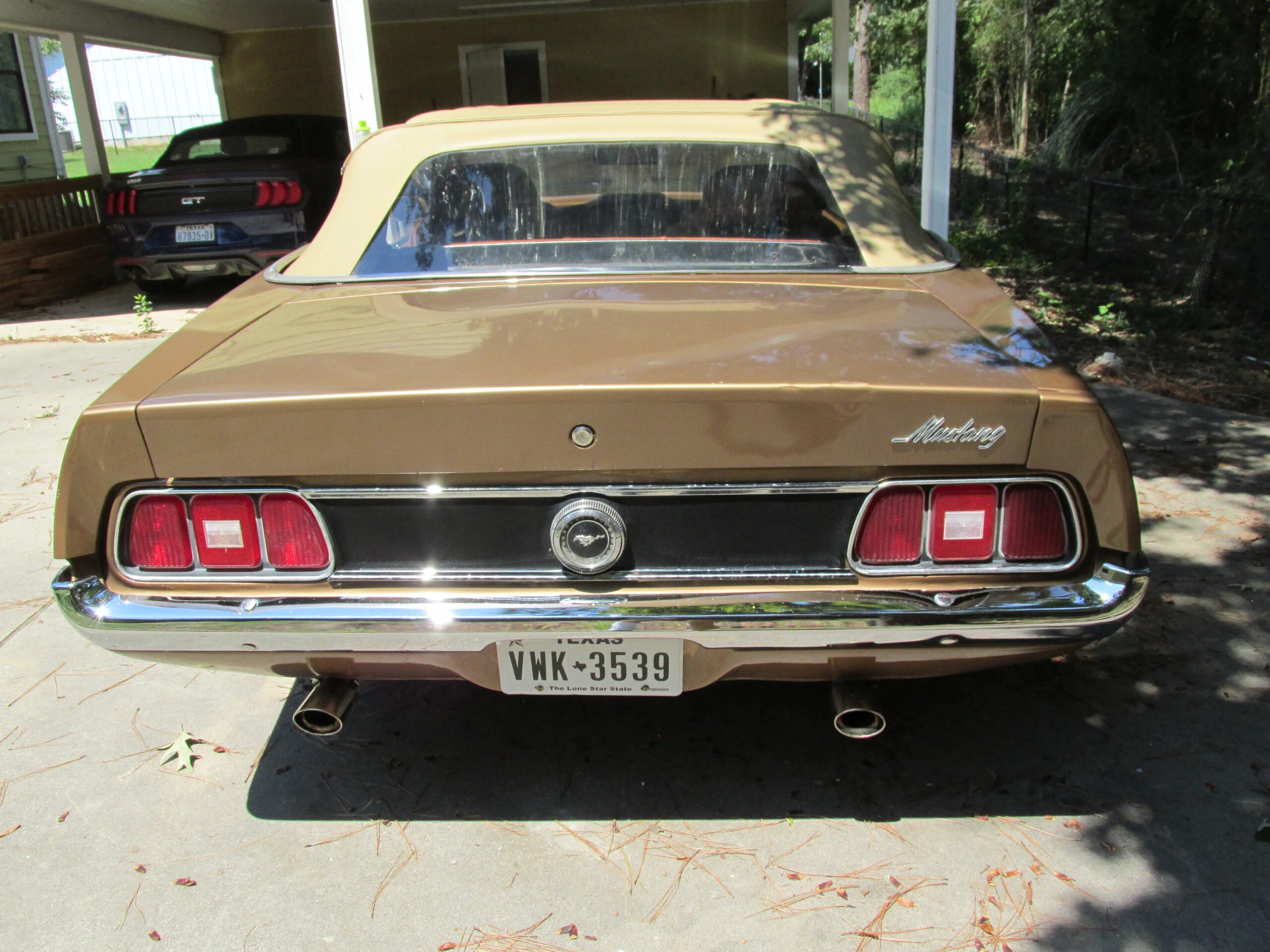 Ford-Mustang-convertible-1972-Gold-Tan-1