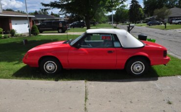 Ford-Mustang-convertible-1983-Red-Red-11