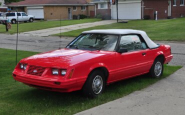 Ford-Mustang-convertible-1983-Red-Red