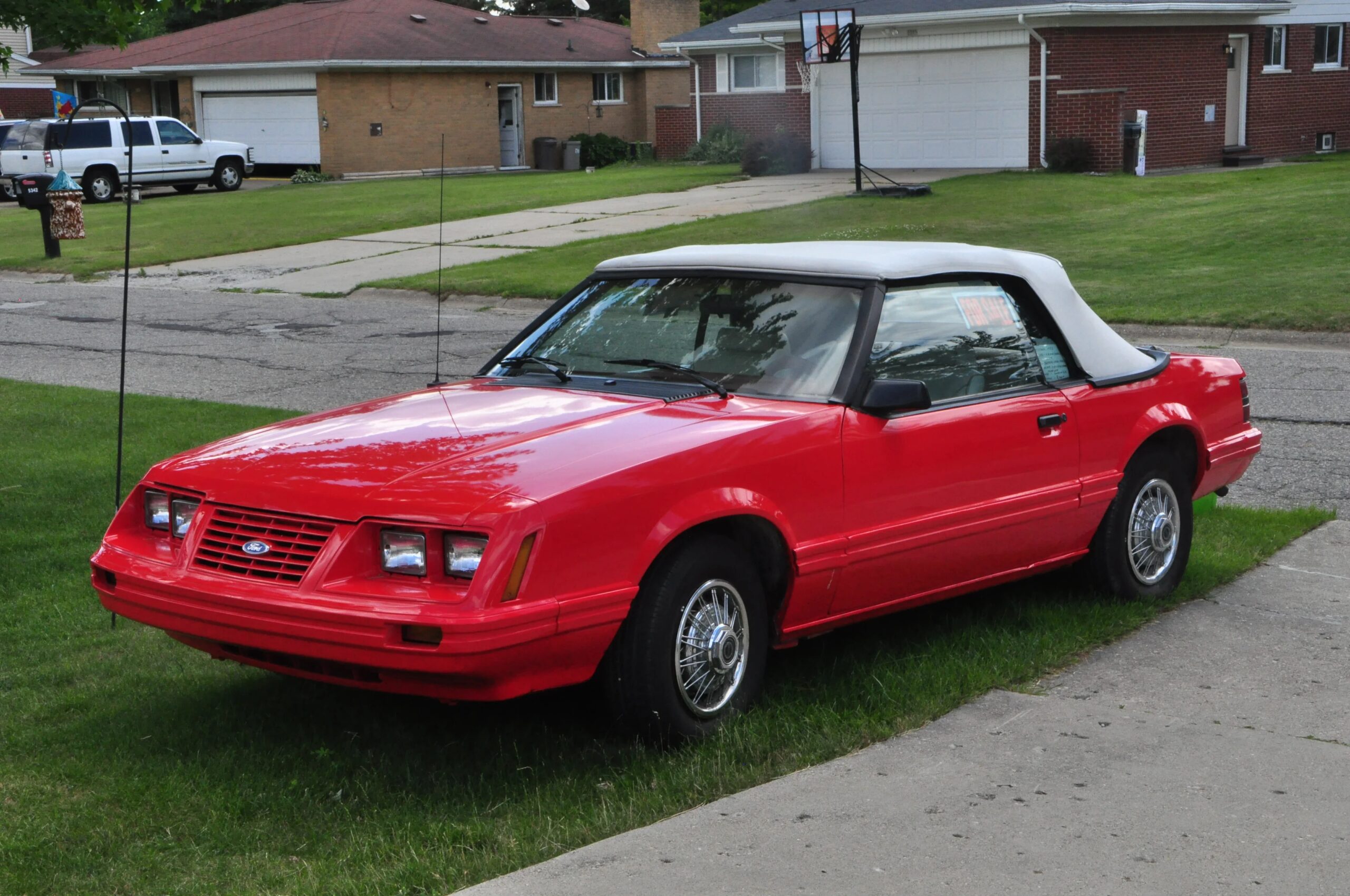 Ford-Mustang-convertible-1983-Red-Red