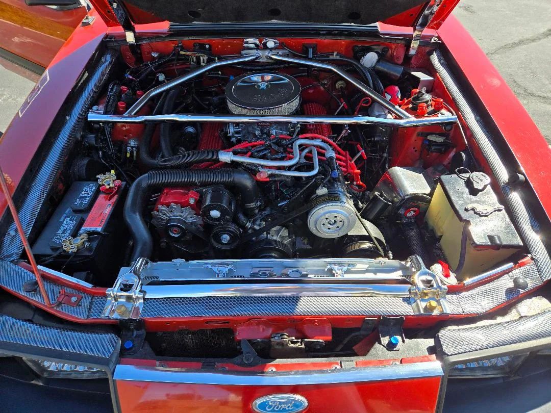 Ford-Mustang-convertible-1985-Red-White-1