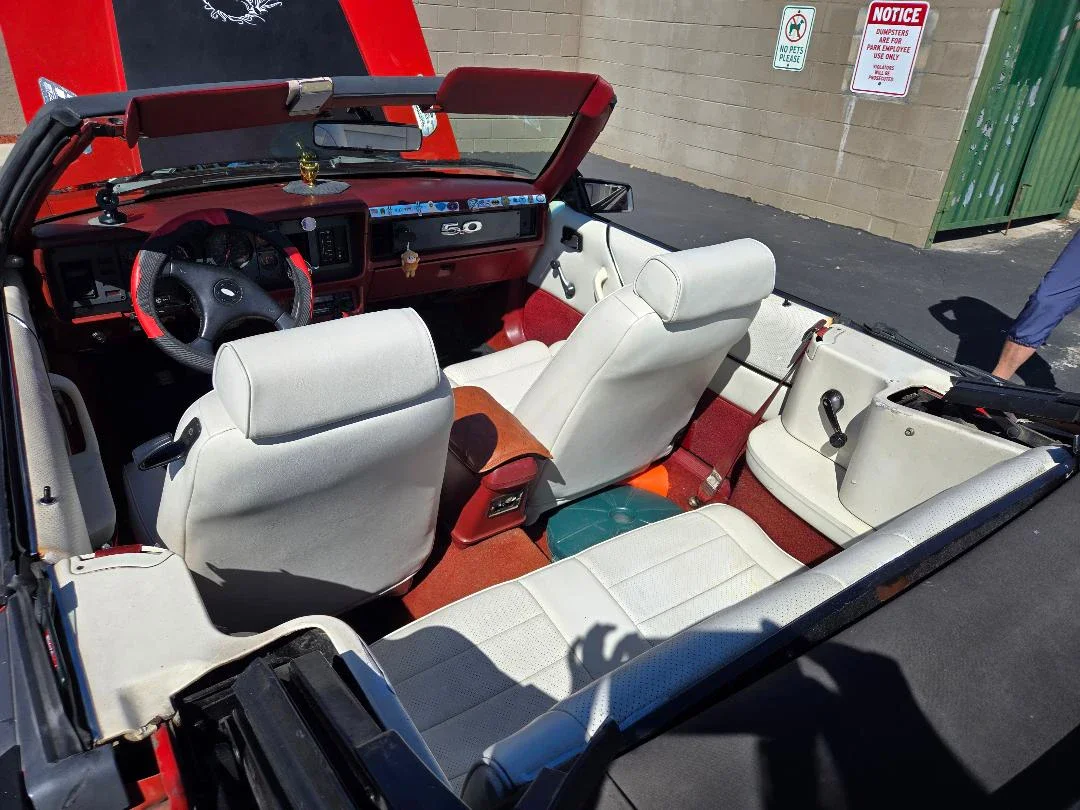 Ford-Mustang-convertible-1985-Red-White-10