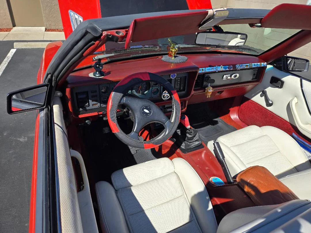 Ford-Mustang-convertible-1985-Red-White-11