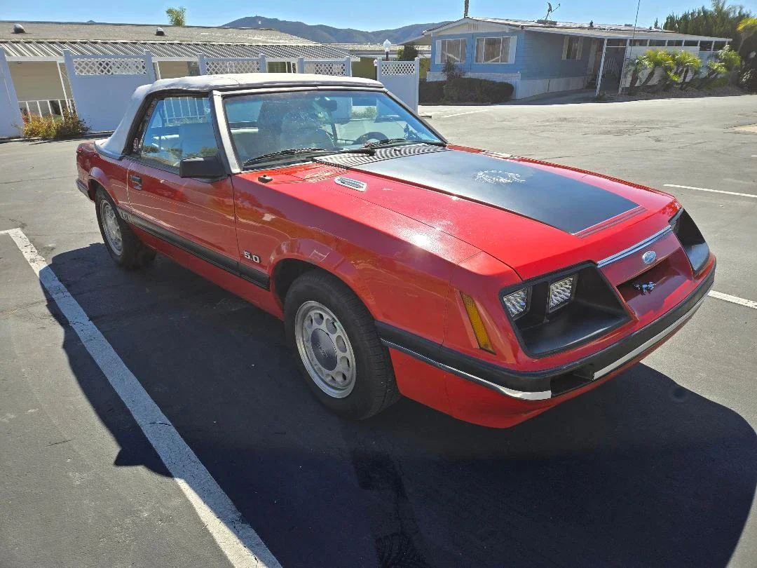 Ford-Mustang-convertible-1985-Red-White-12
