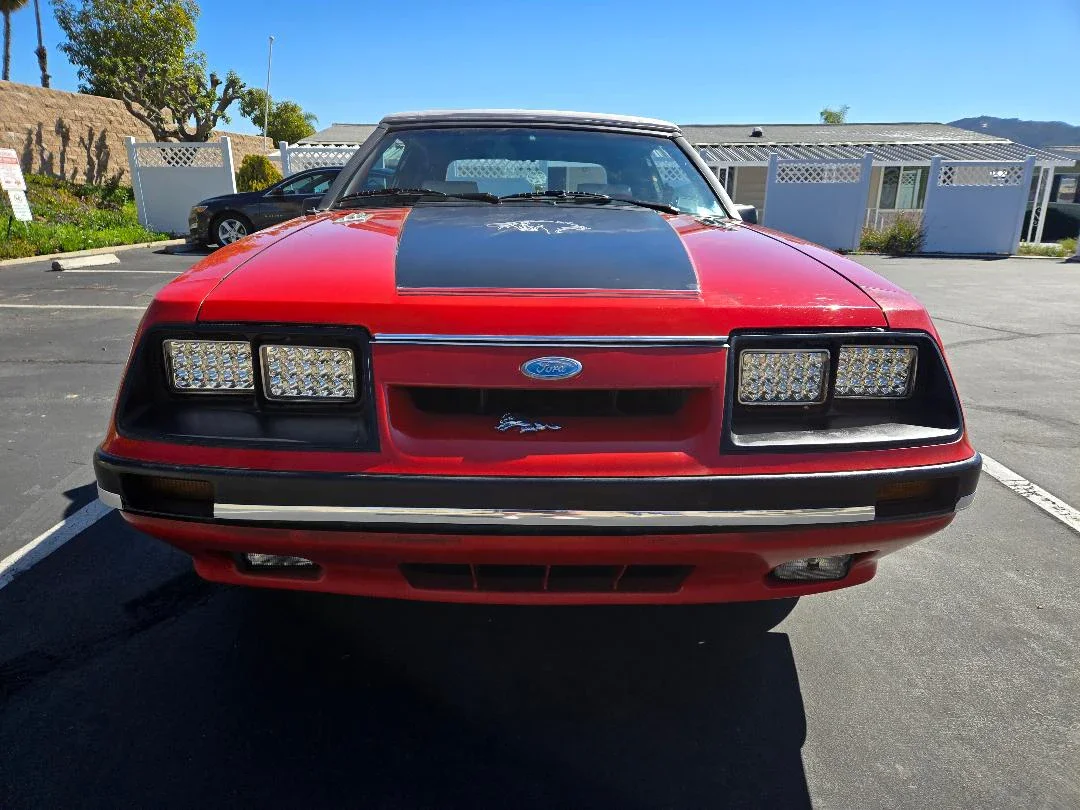 Ford-Mustang-convertible-1985-Red-White-13