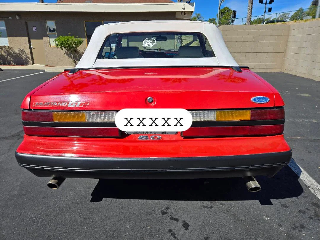 Ford-Mustang-convertible-1985-Red-White-14