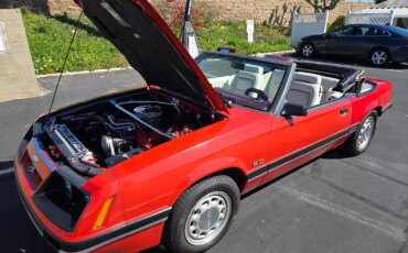 Ford-Mustang-convertible-1985-Red-White-17
