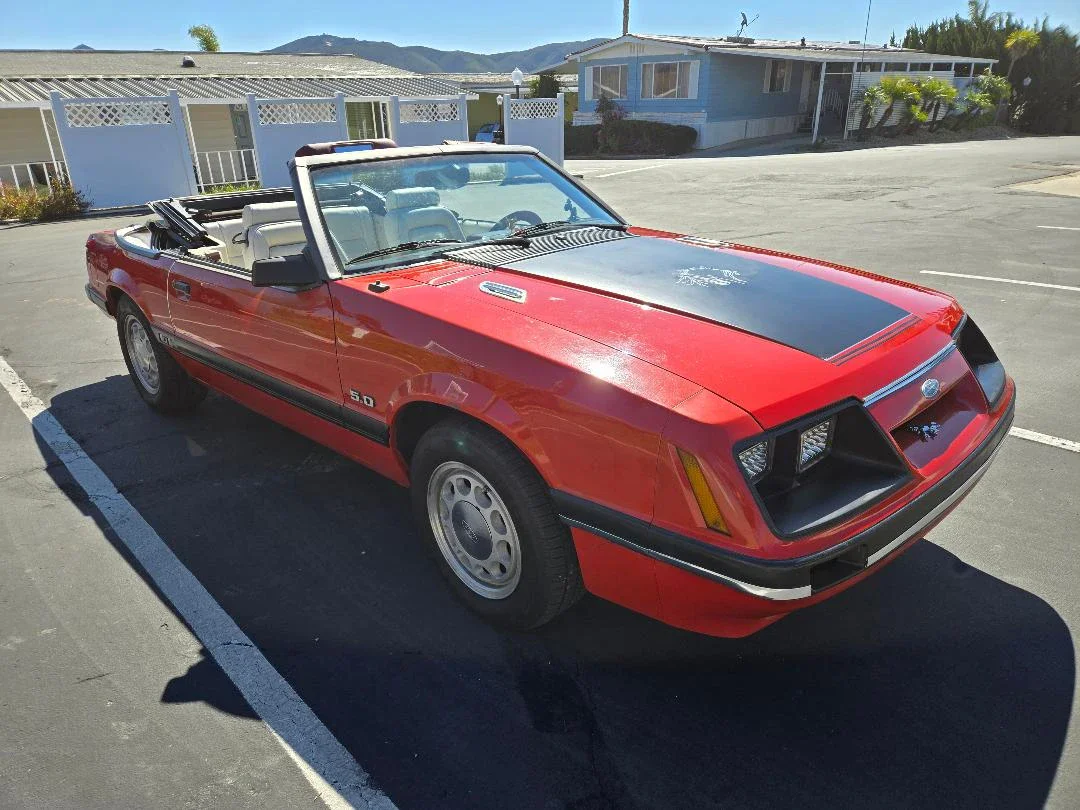 Ford-Mustang-convertible-1985-Red-White-19