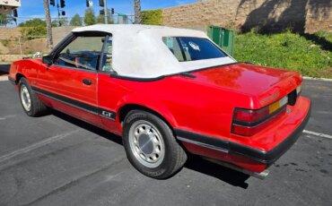 Ford-Mustang-convertible-1985-Red-White