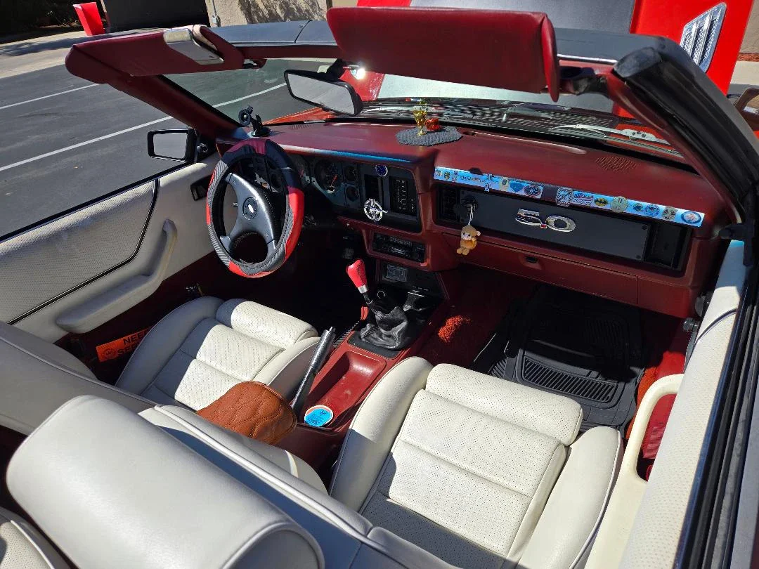 Ford-Mustang-convertible-1985-Red-White-7