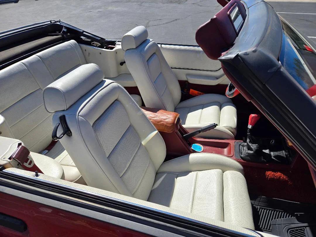 Ford-Mustang-convertible-1985-Red-White-8