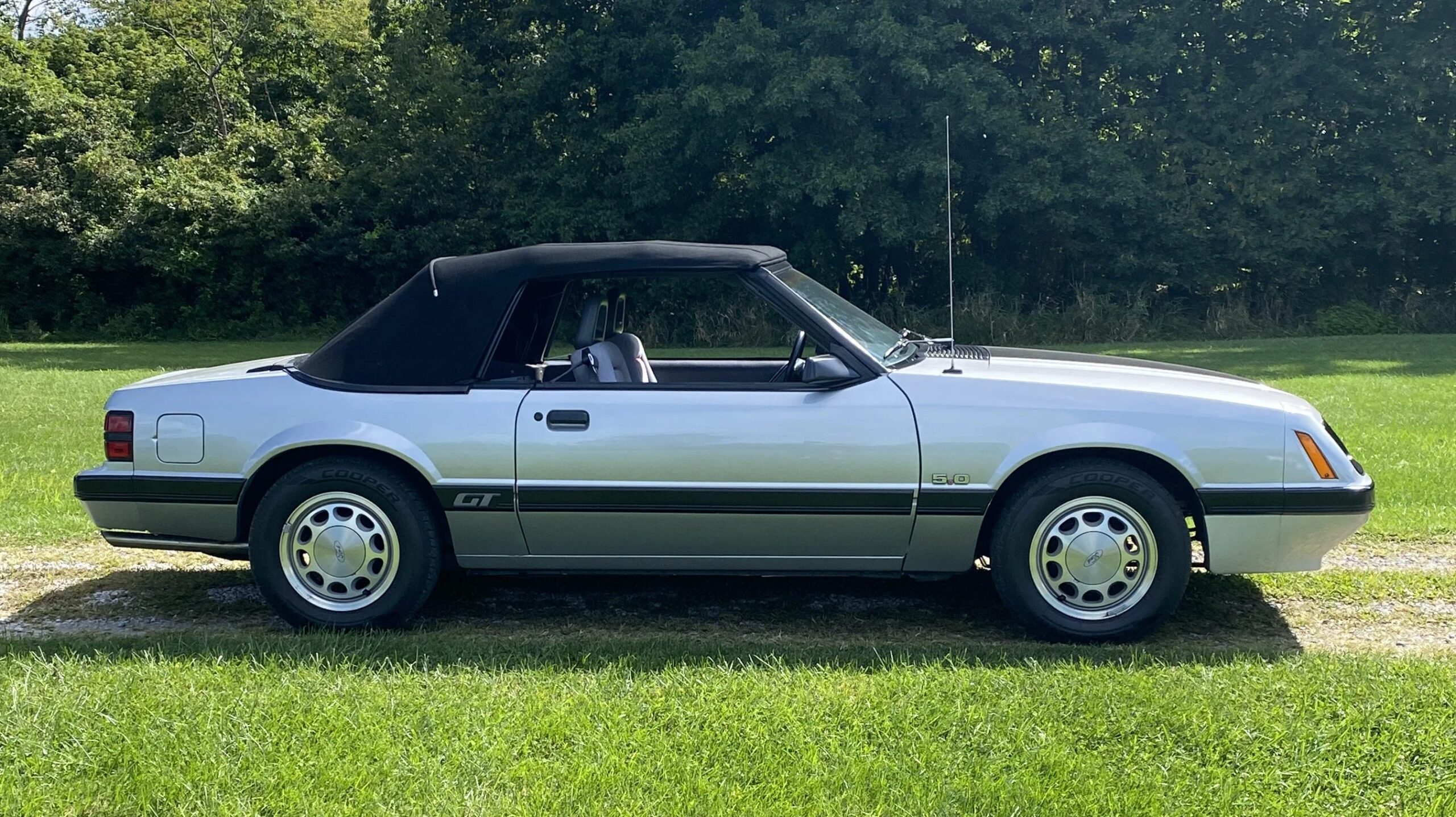 Ford-Mustang-convertible-1985-Silver-Gray-13