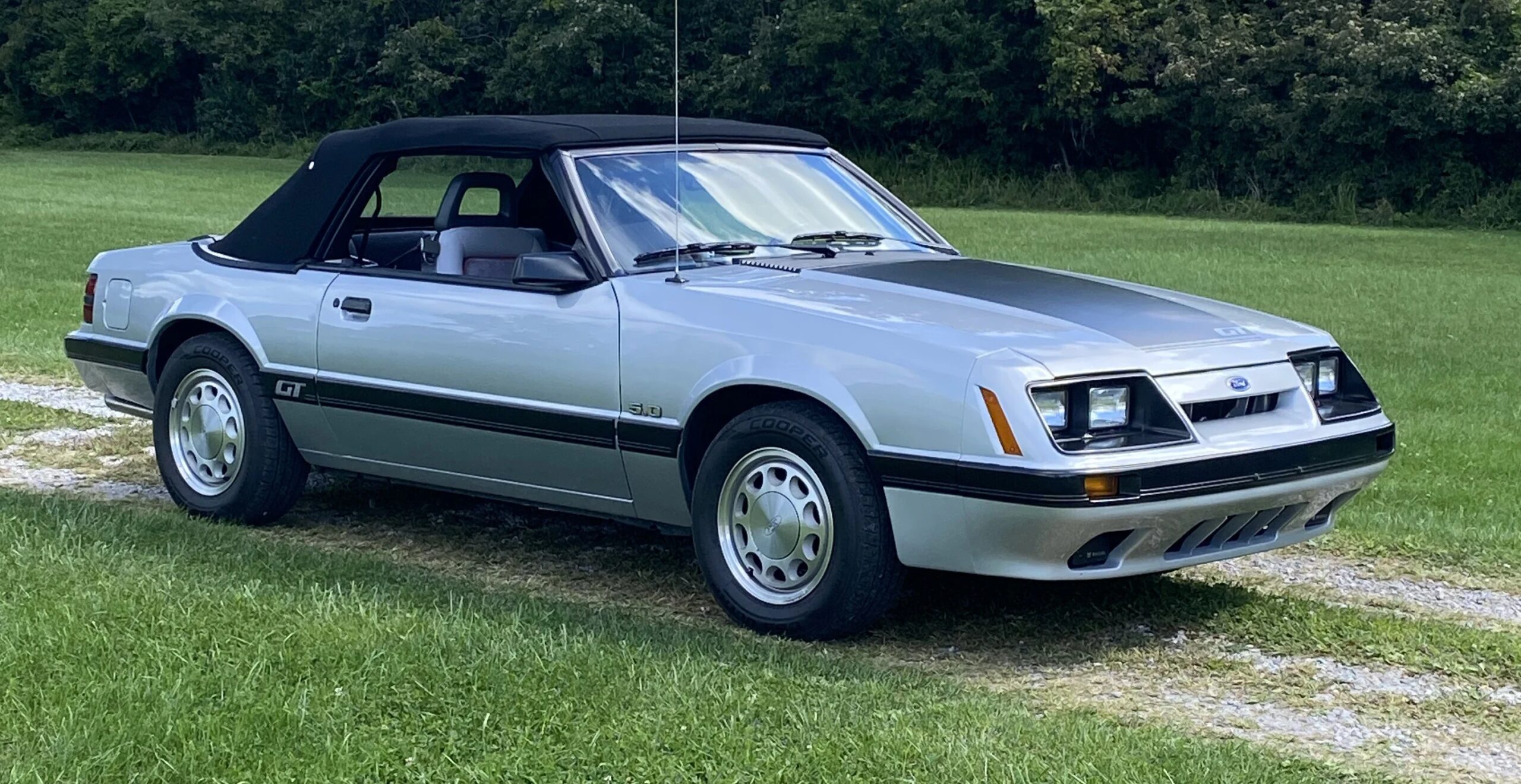 Ford-Mustang-convertible-1985-Silver-Gray-14