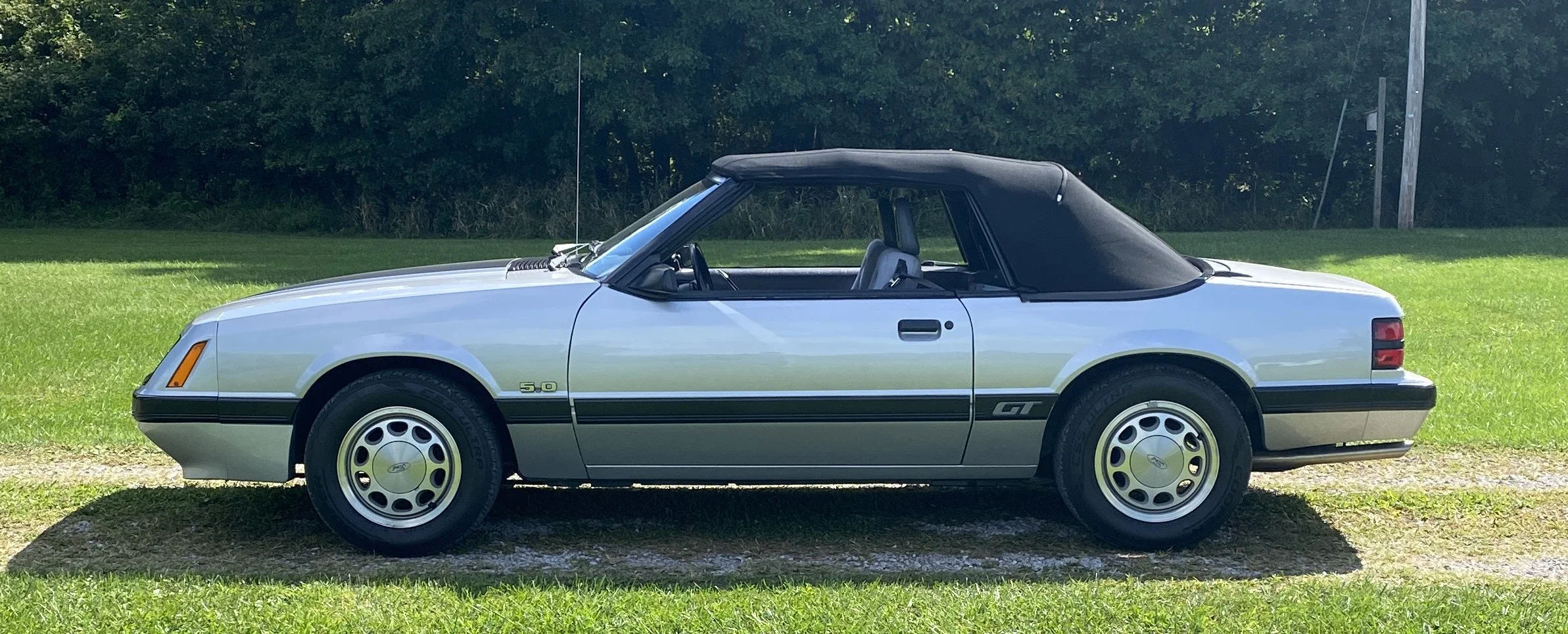 Ford-Mustang-convertible-1985-Silver-Gray-21