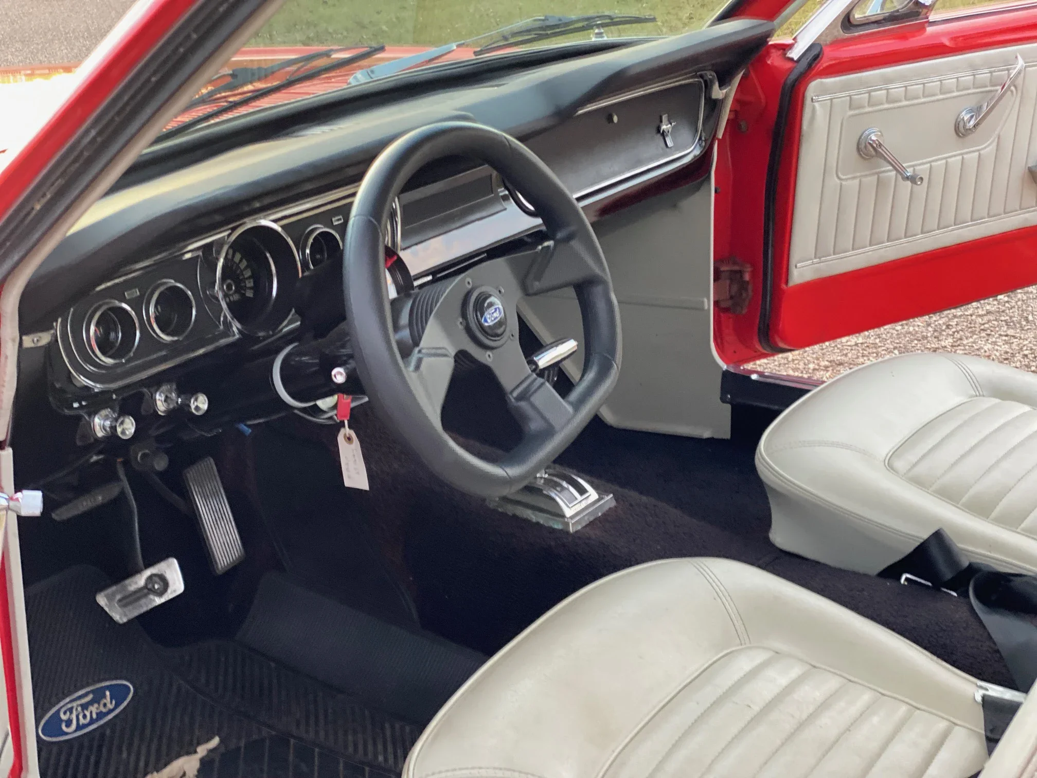 Ford-Mustang-coupe-1965-Red-Black-2