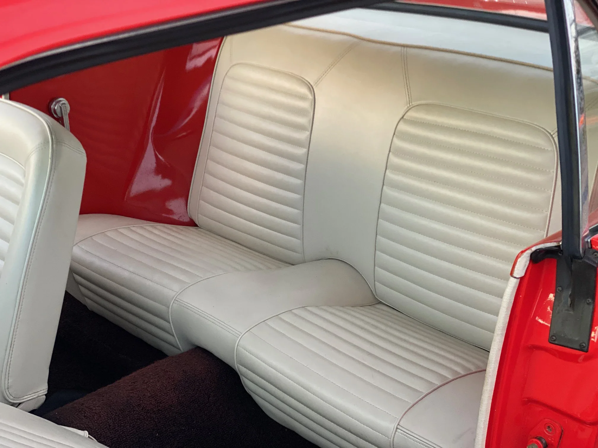 Ford-Mustang-coupe-1965-Red-Black-3