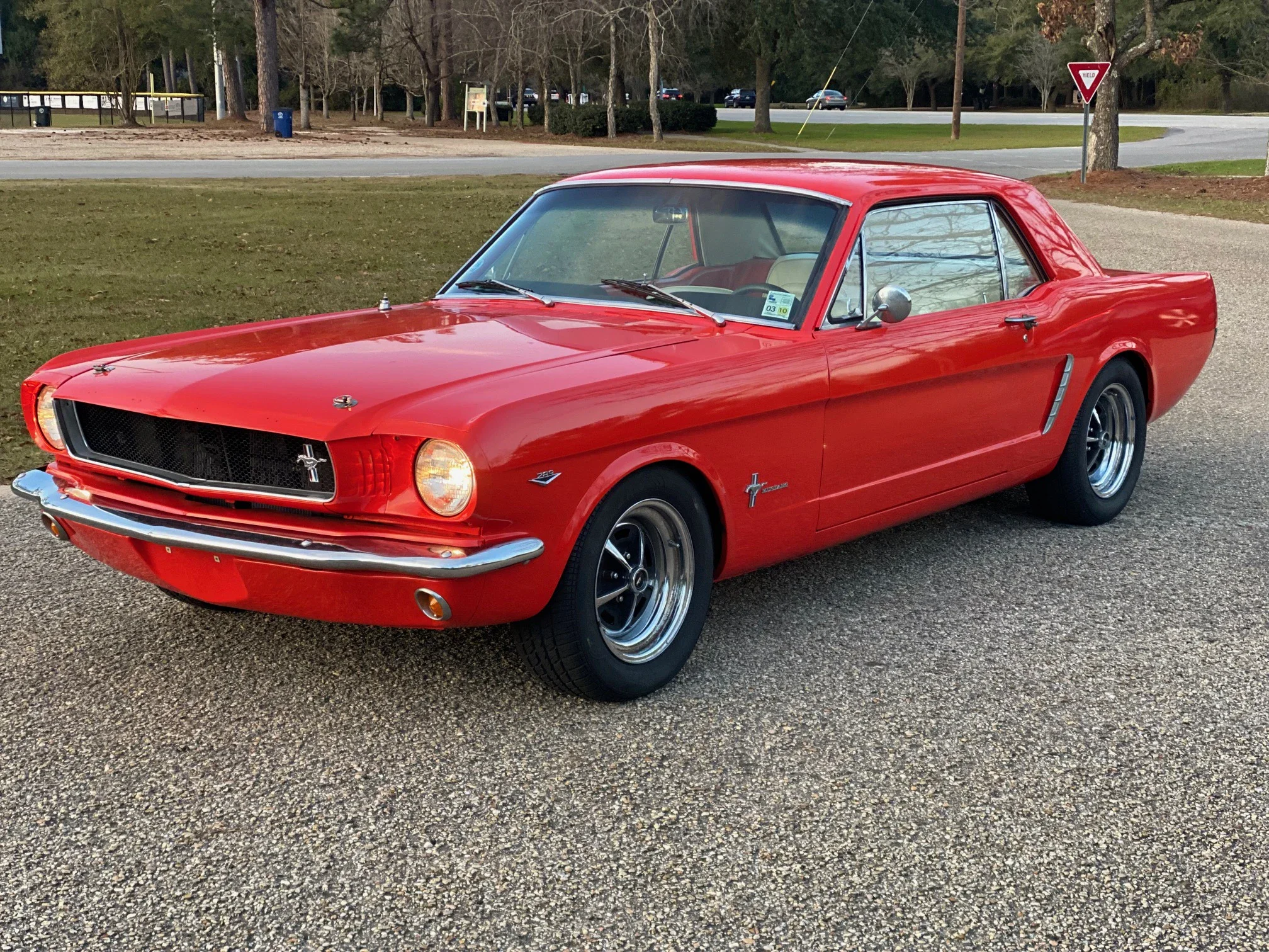 Ford-Mustang-coupe-1965-Red-Black-8