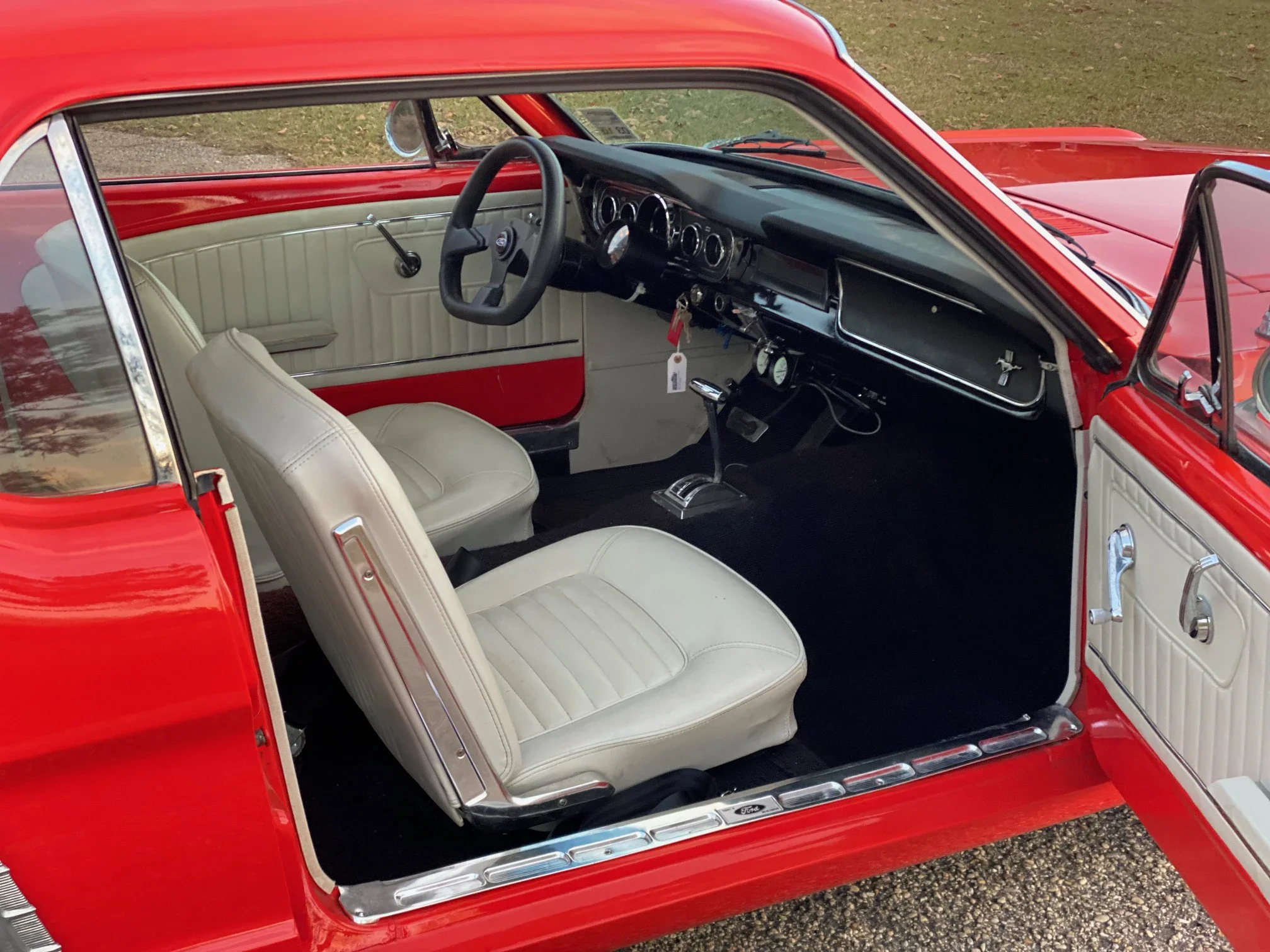 Ford-Mustang-coupe-1965-Red-Black