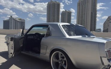 Ford-Mustang-coupe-1965-Silver-Black-11