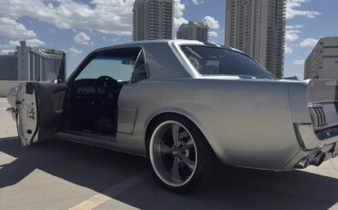 Ford-Mustang-coupe-1965-Silver-Black-12