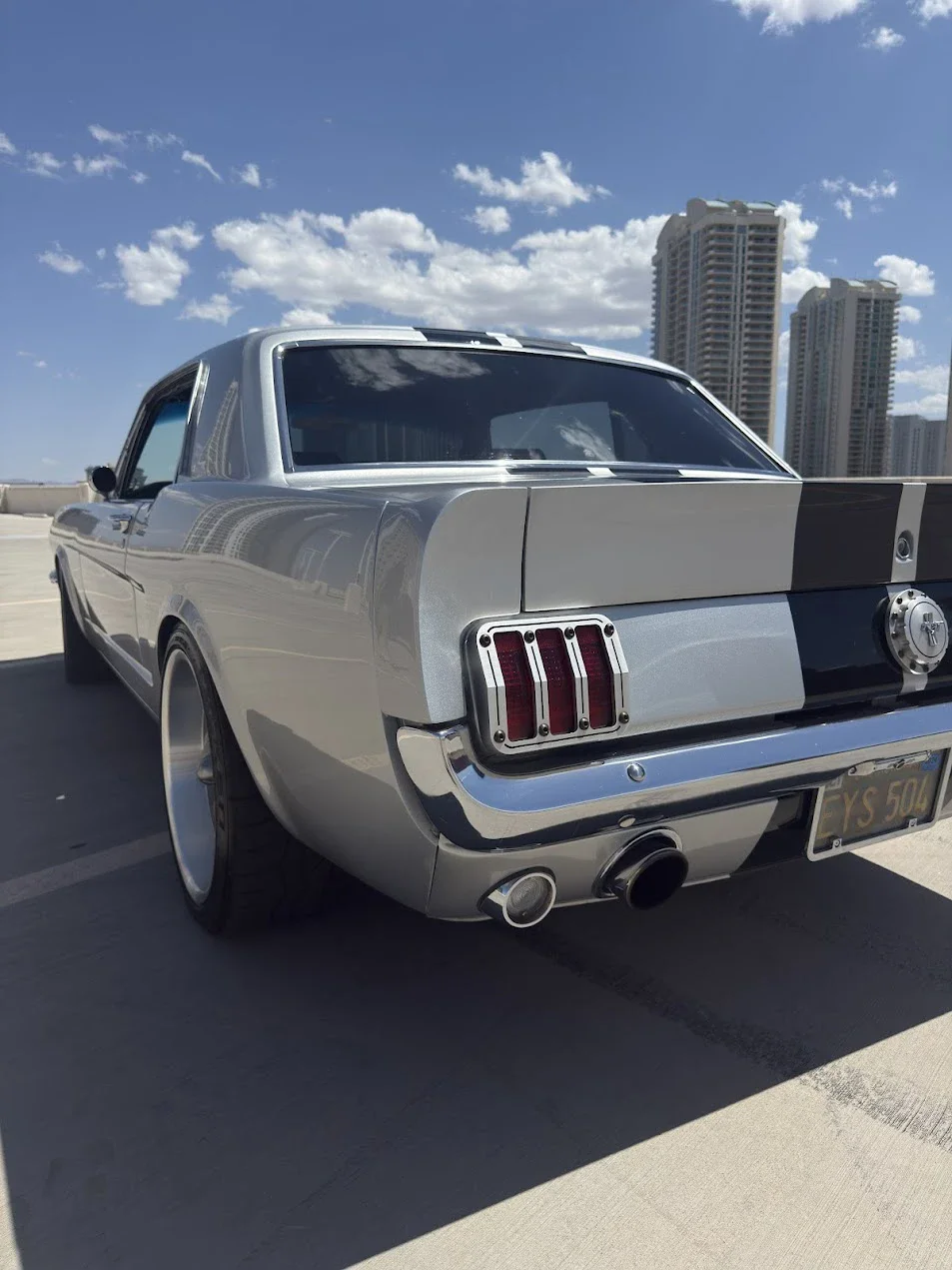 Ford-Mustang-coupe-1965-Silver-Black-14