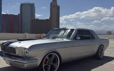 Ford-Mustang-coupe-1965-Silver-Black-15